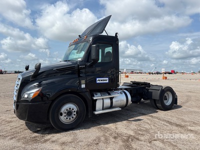 2019 Freightliner Cascadia 126 4x2 Ciągnik siodłowy z kabiną dzienną S/A