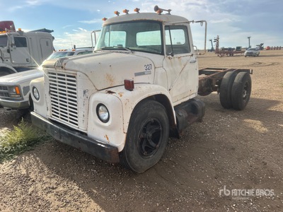 1974 International 4700 شاحنة رافعة