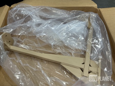 (7) Navistar Defense 3885200C1 Vehicular Components Brackets