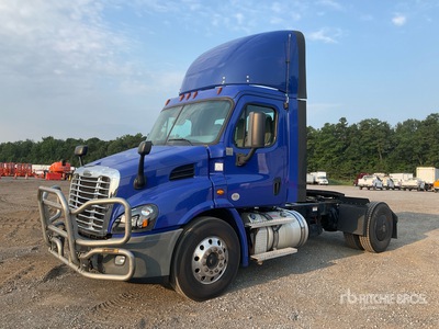 2020 Freightliner Cascadia 113 4x2 S/A Day Cab Truck Tractor