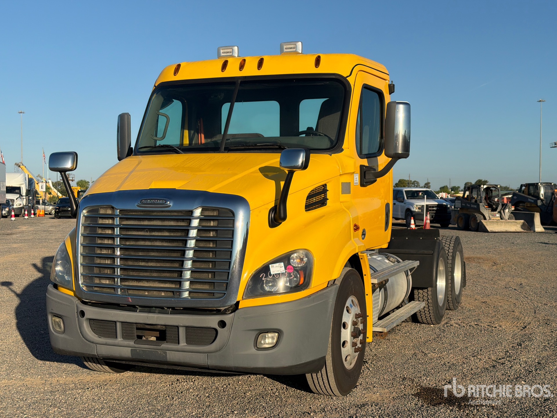 2019 Freightliner Cascadia 113 6x4 T/A Day Cab Truck Tractor
