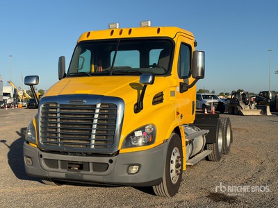 2019 Freightliner Cascadia 113 6x4 Ciągnik siodłowy T/A z kabiną dzienną