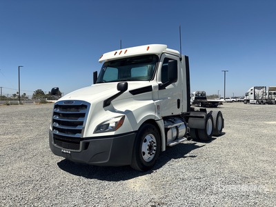 2018 Freightliner Cascadia 126 6x4 Ciągnik siodłowy T/A z kabiną dzienną