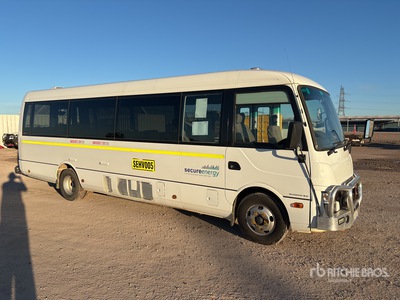 2022 Mitsubishi Fuso Rosa 4x2 21-Seat Mini Bus