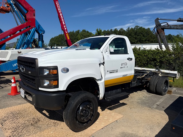 2022 Chevrolet Silverado 5500HD 4x4 Cab and Chassis (Inoperable)
