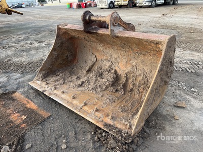 EIE 1950 mm Q/C Cleanup Excavator Bucket - Fits Cat 320