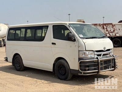 2016 Toyota Hiace 4x2 16-Seat Mini Bus
