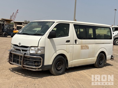 2016 Toyota Hiace 4x2 16-Seat Mini Bus