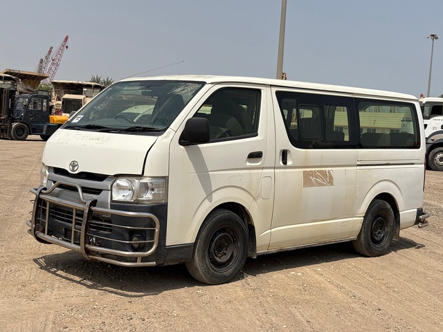 2016 Toyota Hiace 4x2 16-Seat Mini Bus