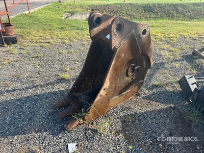 C & P 20 in Digging Excavator Bucket - Fits Komatsu PC200