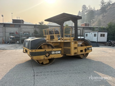 1998 Cat CB634C Rullo vibrante tandem