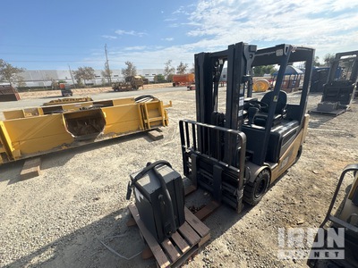 2020 Cat 2EP6000 5970 lb Montacargas Eléctrico