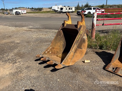32 in Q/C Digging دلو حفارة - Fits Cat 320C