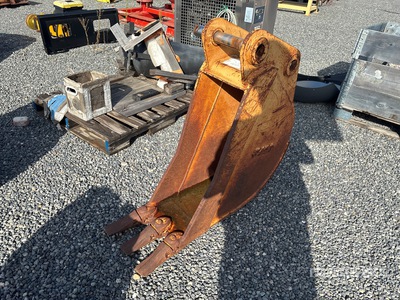 Esco 12 in Digging Excavator Bucket - Fits Case CX75/80