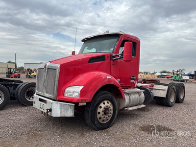 2015 Kenworth T880 6x4 Ciągnik siodłowy T/A z kabiną dzienną