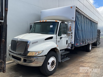 2007 International 4300 4x2 カーテンサイドトラック