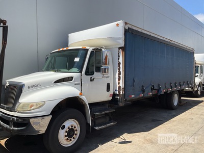 2009 International 4300 4x2 Curtain Side Truck