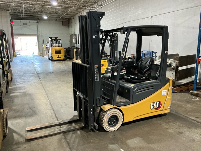2022 Cat 2ET3500 3180 lb Electric Forklift