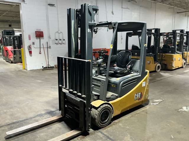 2022 Cat 2ET3500 3180 lb Electric Forklift