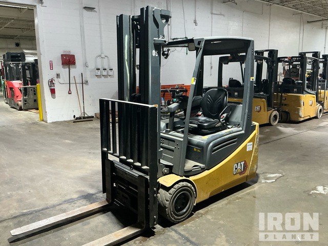 2022 Cat 2ET3500 3180 lb Electric Forklift