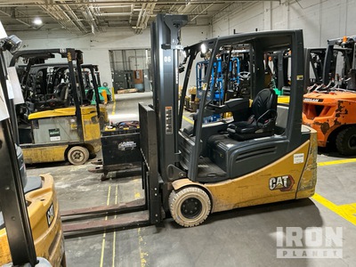 2022 Cat 2ET3500 3180 lb Electric Forklift