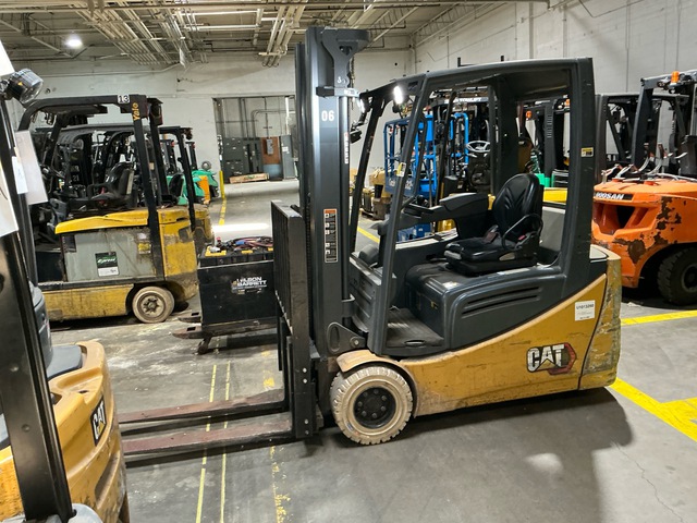 2022 Cat 2ET3500 3180 lb Electric Forklift