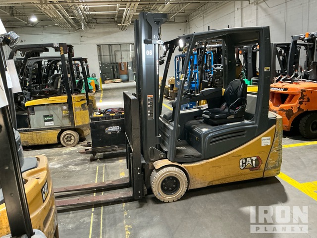 2022 Cat 2ET3500 3180 lb Electric Forklift