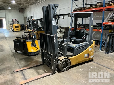 2022 Cat 2ET3500 3180 lb Electric Forklift