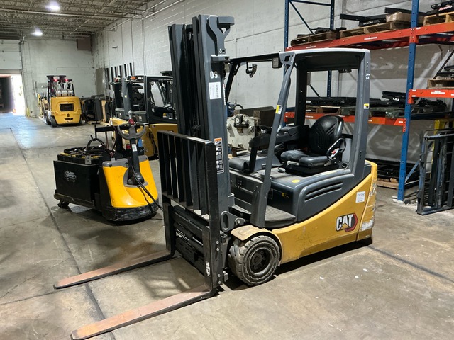 2022 Cat 2ET3500 3180 lb Electric Forklift