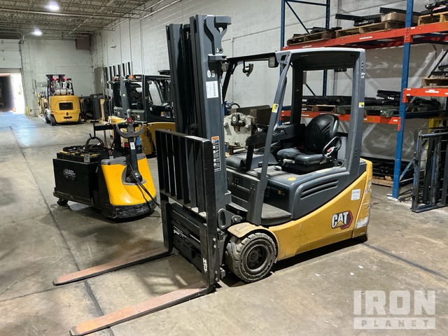 2022 Cat 2ET3500 3180 lb Electric Forklift