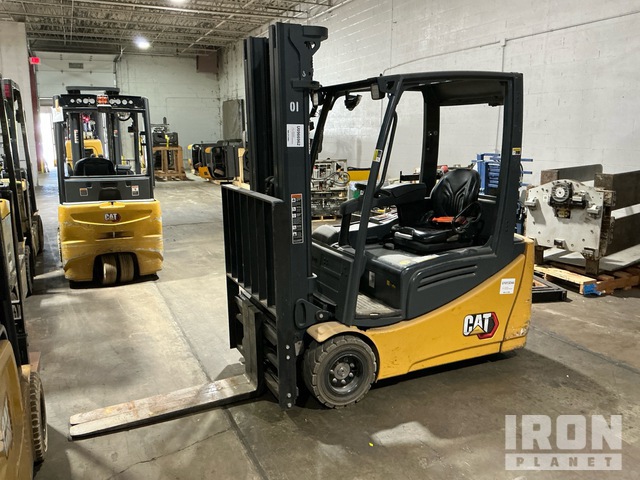 2022 Cat 2ET3500 3180 lb Electric Forklift