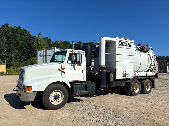 2000 Guzzler on 2001 International 2674 6x4 Vacuum Tanker Truck