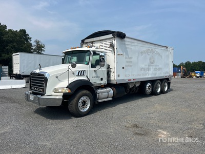 2007 Mack 700 8x4 Souffleuse à paillis montée sur camionnette