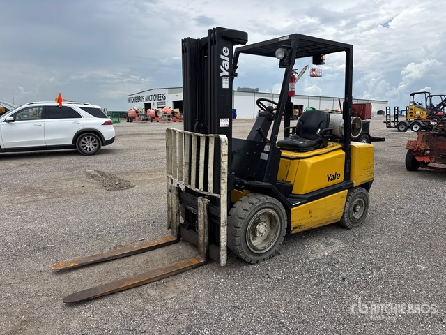 2005 Yale GLP060 5750 lb Pneumatic Tire Forklift