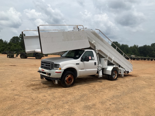 2004 Ford F-450 XL Super Duty Aircraft Boarding Staircase