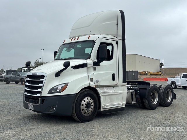 2020 Freightliner Cascadia 116 6x4 T/A Day Cab Truck Tractor