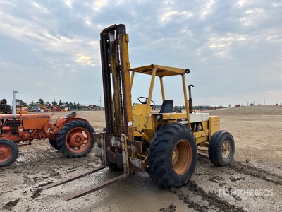 1976 International 4500 4x2 Rough Terrain Forklift (Inoperable)