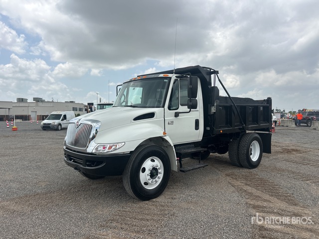 2006 International 4200 4x2 S/A Dump Truck