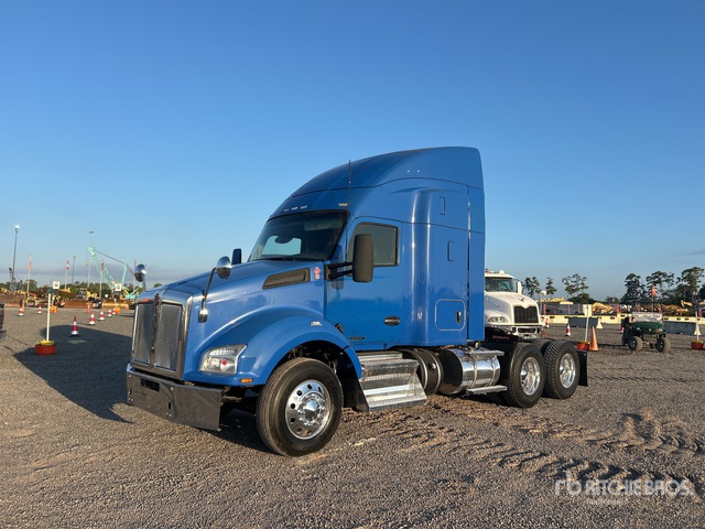 2016 Kenworth T880 6x4 T/A Sleeper Truck Tractor