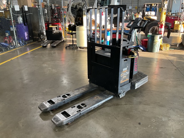 2022 Yale MPE060LVHN24T2748 6000 lb Electric Pallet Jack
