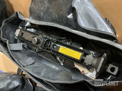 (36) Hand Scissor Jacks