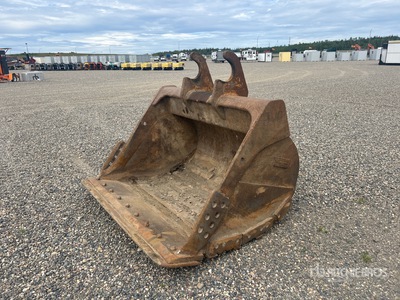 68 in Cleanup Excavator Bucket - Fits Finning