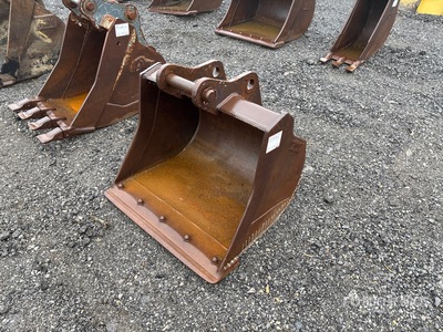 36 in Digging Excavator Bucket