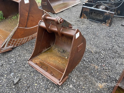 34 in Cleanup Excavator Bucket