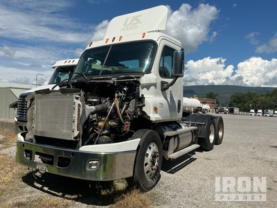 2013 Freightliner Cascadia 113 6x4 トラックトラクター(T/A) (Inoperable)