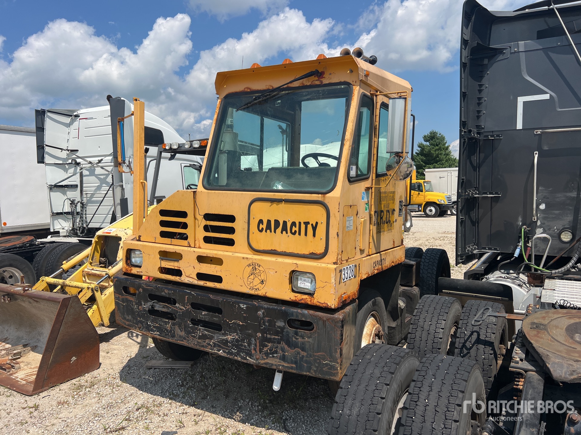 2002 Capacity TJ5000 4x2 Spotter Truck (Inoperable)
