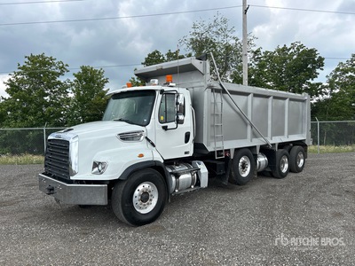 2017 Freightliner 114SD 8x4 شاحنة قلابة /ثلاثة محاور