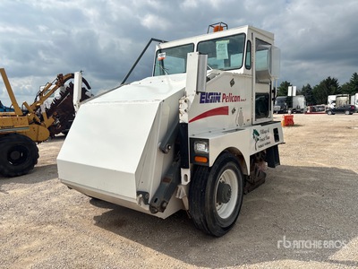 2002 Elgin Series P on 2002 Elgin Pelican كانسة شوارع