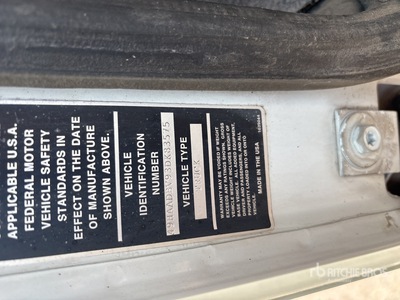 2003 Elgin Whirlwind on 2003 Sterling SC8000 Camion balai