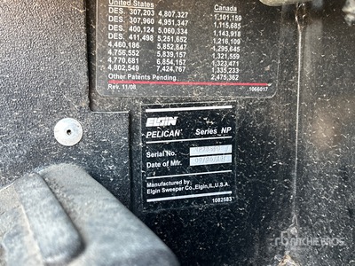 2011 Elgin Series NP on 2011 Elgin Pelican Camion balai